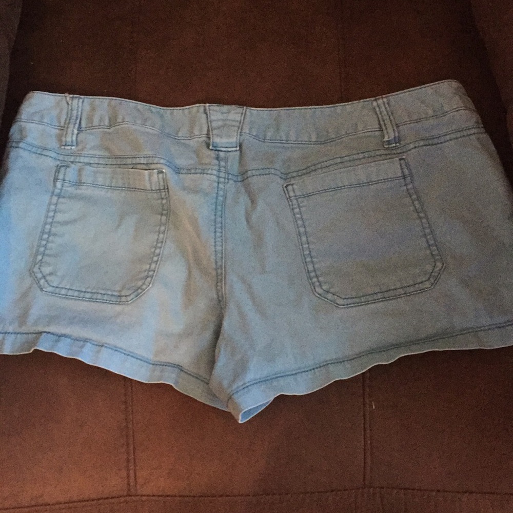 Shorts - Picture 2 of 4